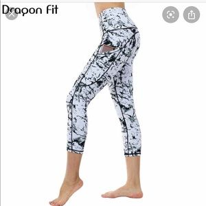Draqon fit marble pattern capris leggings NWT